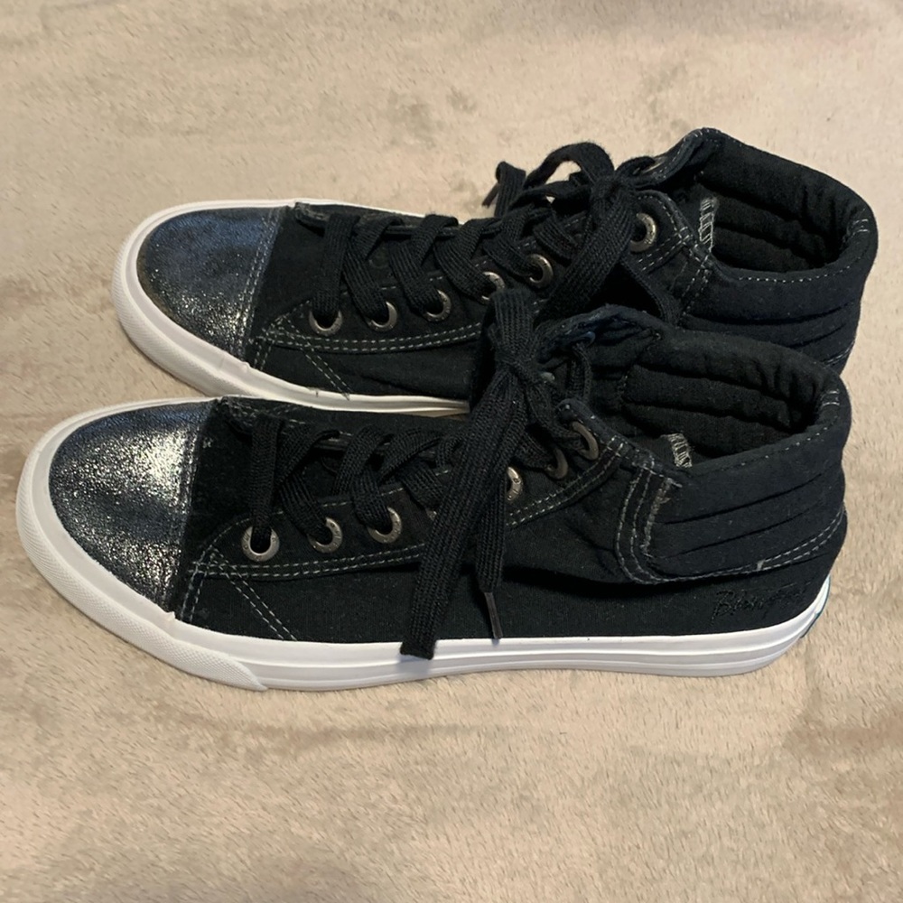Womens high top Blowfish sneakers . New never been worn